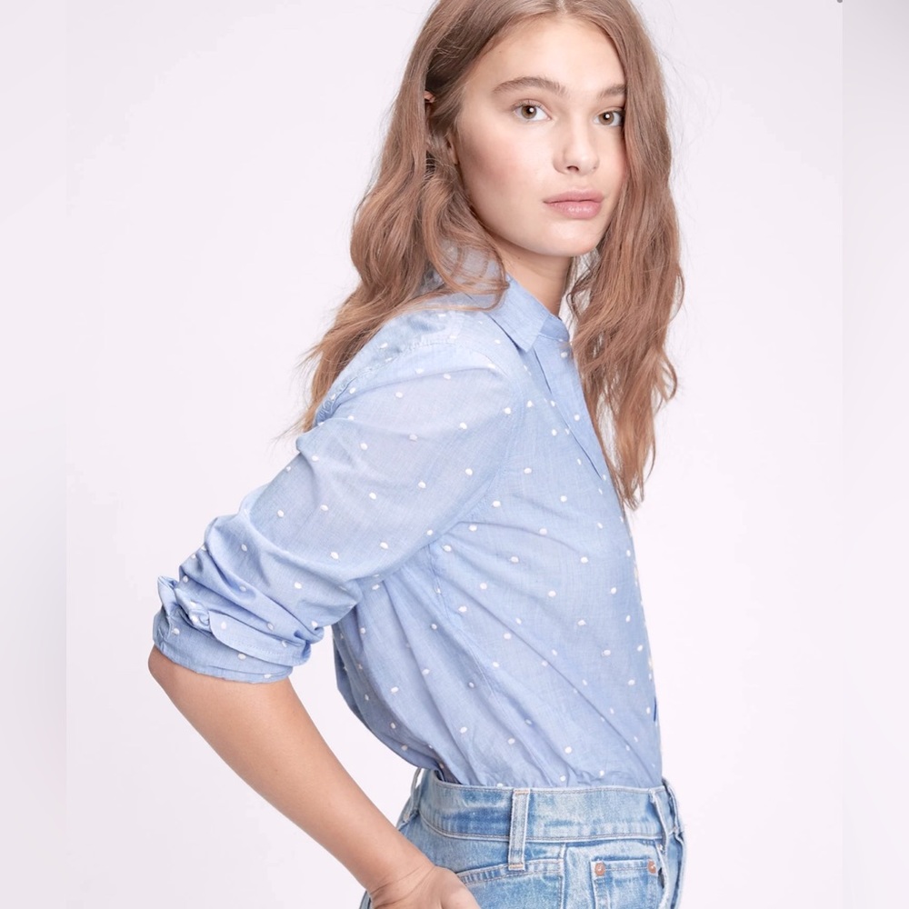 Gap Womans’ MEDIUM Blue collared Shirt with small White specs all over - NWT